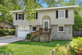 Pet-Friendly, Fully Fenced Backyard, 20-min to CHS